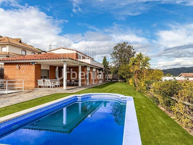 Chalet en venta en Argentona, de 230 m² 6 habitaciones por 770.000