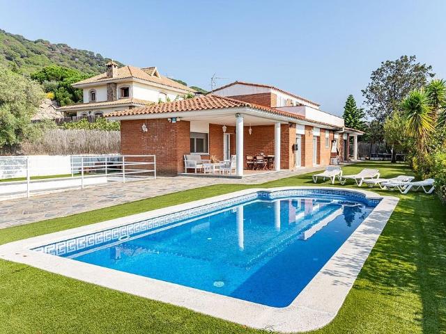 Chalet en venta en Argentona, de 509 m² 6 habitaciones por 790.000