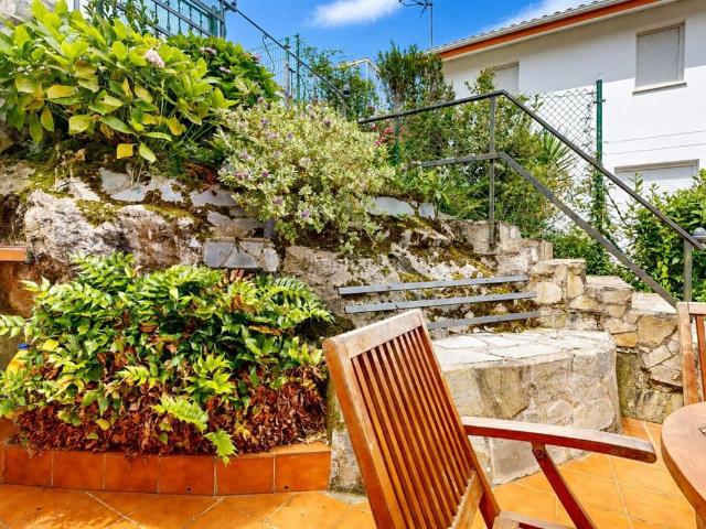 Chalet en venta en Argoños. Bifamiliar cerca de la playa. Chalets.