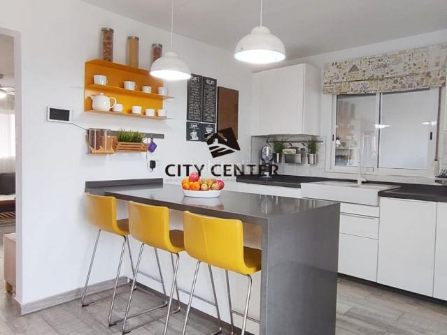 Chalet en venta en Arico. SE VENDE CHALET INDEPENDIENTE EN ABADES. Chalets.