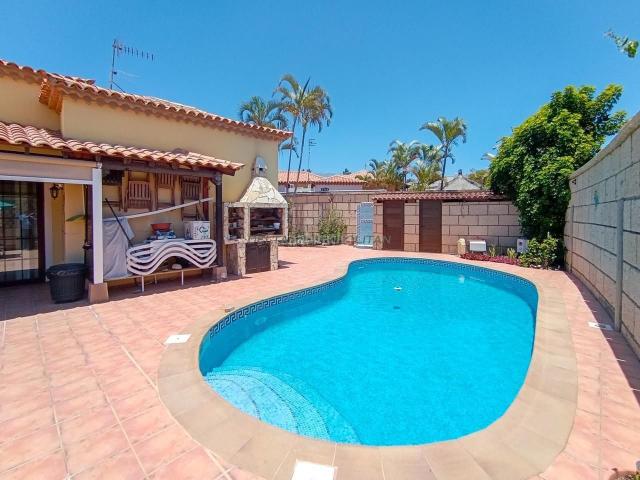 Chalet en venta en Arona, Cho Parque de la Reina. zona tranquila y bien comunicada. Chalets.