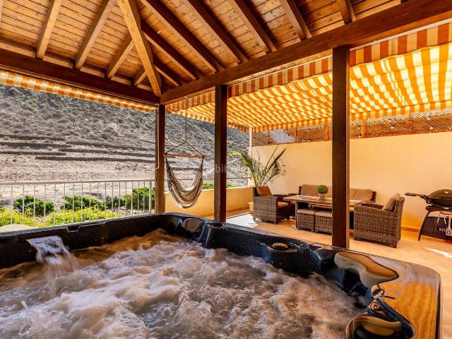 Chalet en venta en Arona, Los Cristianos. Exclusiva Villa en El Rincón, Los Cristianos Vistas al Mar, Terrazas y Jacuzzi Privado. Chalets.