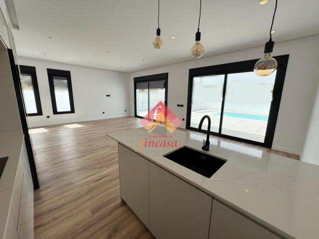 Chalet en venta en Arriate. ESTUPENDO CHALET A ESTRENAR MUY CERCA DE RONDA. Chalets.