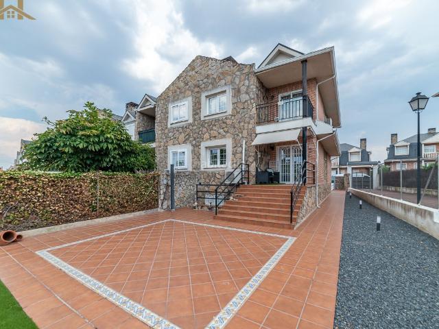 Chalet en venta en Arroyomolinos, La Cárcaba El Encinar Montemolinos. Chalets.