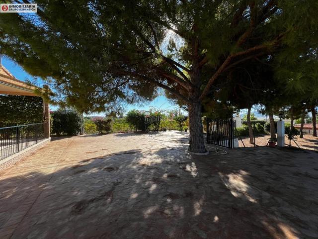 Chalet en venta en Aspe, El Castillo. Espectacular Chalet en Aspe con Piscina muy bien situado. Chalets.