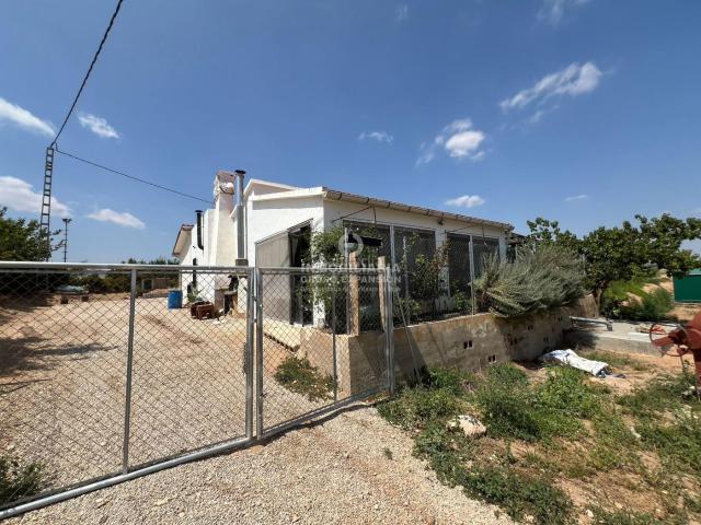Chalet en venta en Aspe, El Castillo. Espectacular Chalet en Aspe con 16.800 metros de parcela muy bien situado. Chalets.