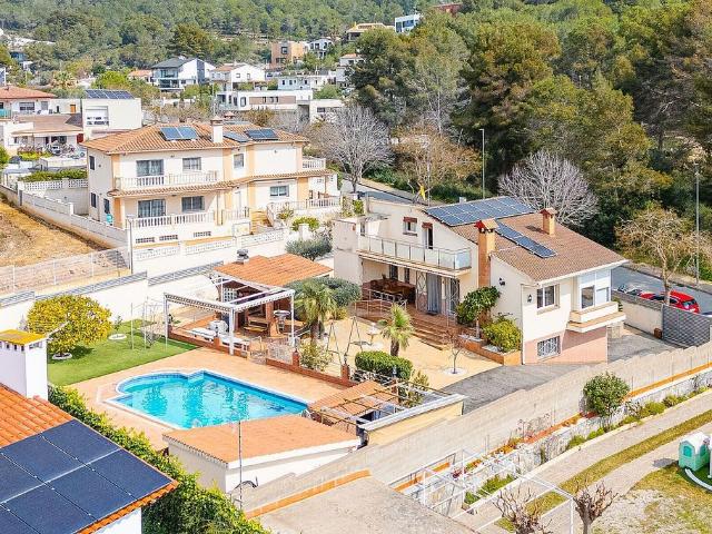 Chalet en venta en avenida Til·Lers, Sant Pere de Ribes, de 349 m² 7 habitaciones por 750.000