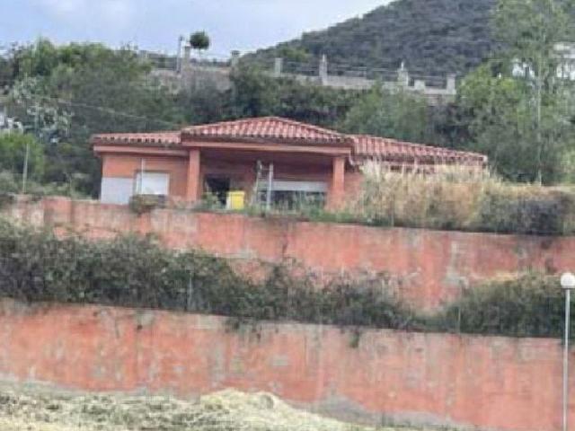 Chalet en venta en avenida Andalusia, Tordera, de 90 m² 2 habitaciones por 256.500