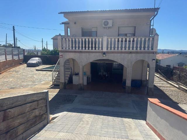 Chalet en venta en avenida Can Creixell, Piera, de 200 m² 3 habitaciones por 280.000