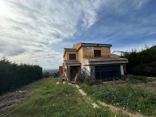 Chalet en venta en avenida Can Volart, Cànoves i Samalús, de 216 m² 3 habitaciones por 280.000