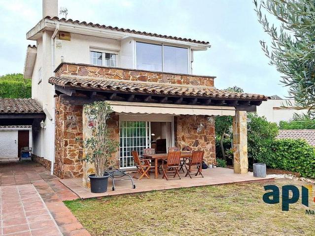 Chalet en venta en avenida Comtal, Vilassar de Dalt, de 100 m² 4 habitaciones por 740.000