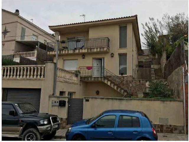 Chalet en venta en avenida De Castellnou, Rubí, de 123 m² 2 habitaciones por 308.000