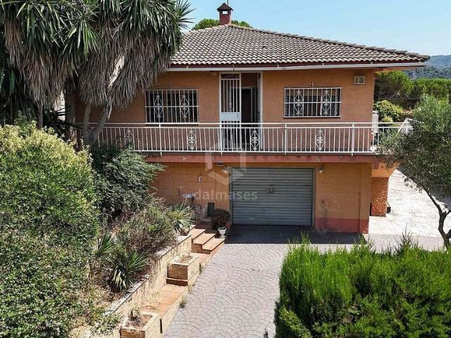 Chalet en venta en avenida De Catalunya, Vilanova del Vallès, de 256 m² 3 habitaciones por 370.000