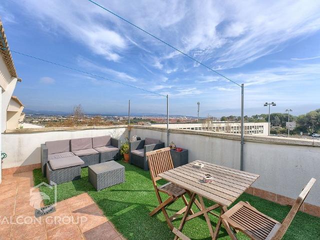 Chalet en venta en avenida De la Collada, Vilanova i La Geltrú, de 160 m² 5 habitaciones por 440.000