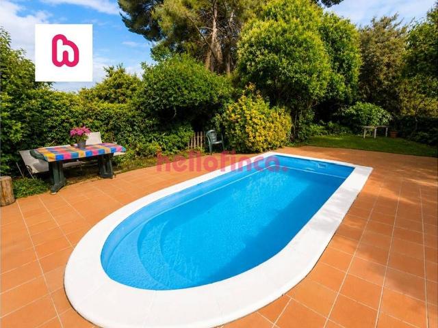 Chalet en venta en avenida De Roger de Llúria, Esparreguera, de 163 m² 4 habitaciones por 370.000
