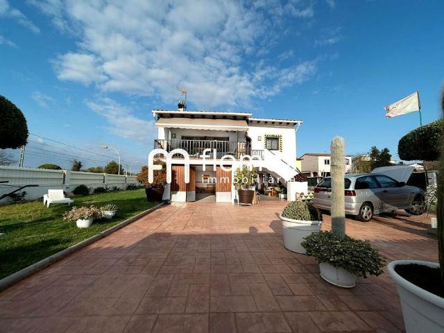 Chalet en venta en avenida Del Mar, Creixell, de 200 m² 3 habitaciones por 465.000