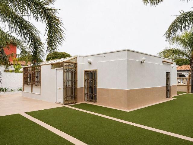 Chalet en venta en avenida Del Sol, Cambrils, de 88 m² 4 habitaciones por 499.000