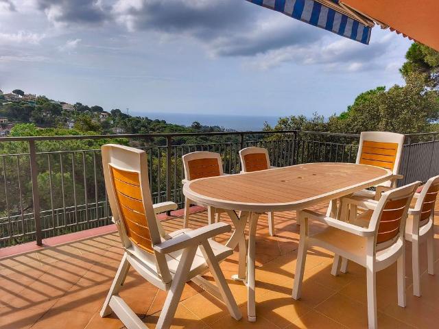 Chalet en venta en avenida Del Pla de Rosell, Lloret de Mar, de 300 m² 5 habitaciones por 599.900