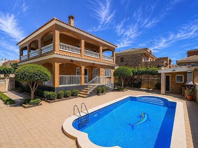 Chalet en venta en avenida Espanya, Calafell, de 267 m² 6 habitaciones por 700.000