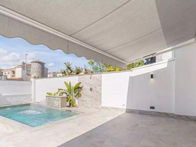 Chalet en venta en avenida Fages de Climent, Castelló d´Empúries, de 120 m² 3 habitaciones por 495.000