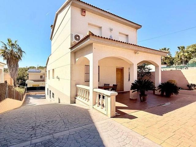 Chalet en venta en avenida França, Calafell, de 198 m² 4 habitaciones por 395.000