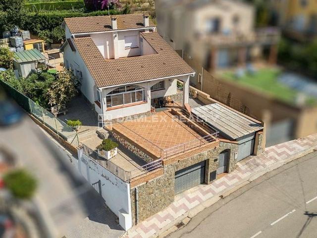 Chalet en venta en avenida Mas Romeu, Lloret de Mar, de 126 m² 4 habitaciones por 550.000
