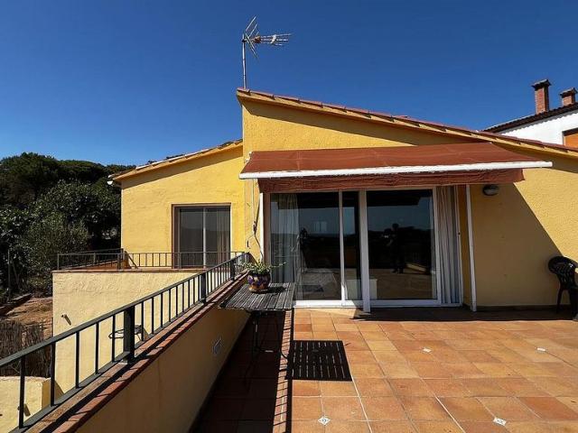 Chalet en venta en avenida Mas Romeu, Lloret de Mar, de 150 m² 3 habitaciones por 470.000