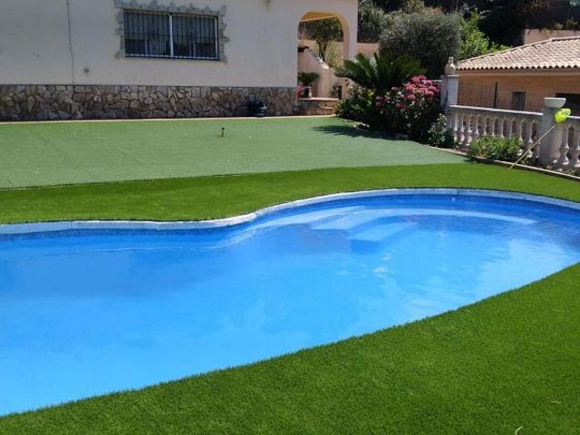 Chalet en venta en avenida Mil·Lenni, Lloret de Mar, de 165 m² 4 habitaciones por 358.000