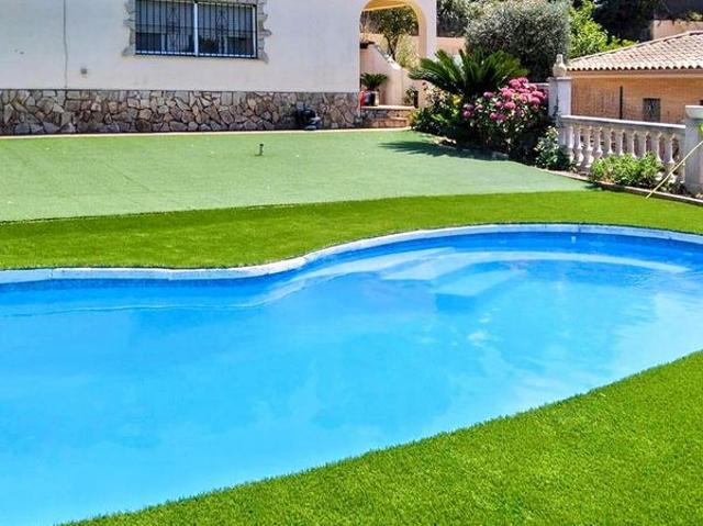 Chalet en venta en avenida Mil·Lenni, Lloret de Mar, de 165 m² 4 habitaciones por 358.000