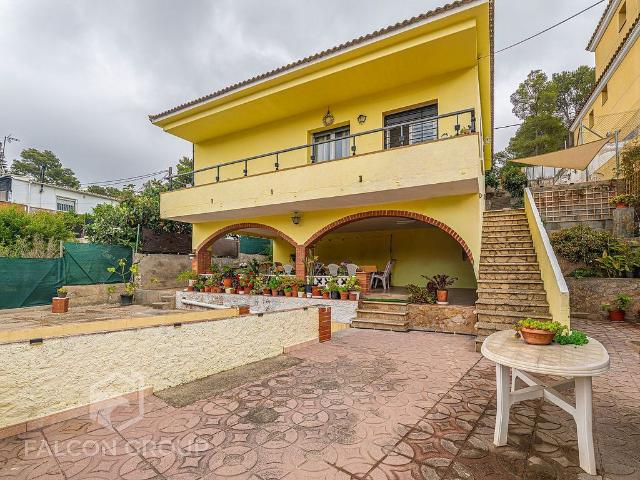 Chalet en venta en avenida Montserrat, Canyelles, de 72 m² 2 habitaciones por 260.000
