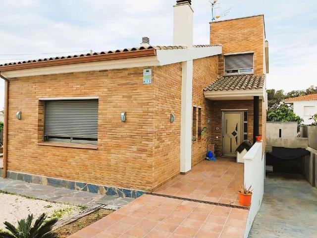 Chalet en venta en avenida Patagònia, Calafell, de 192 m² 4 habitaciones por 600.000