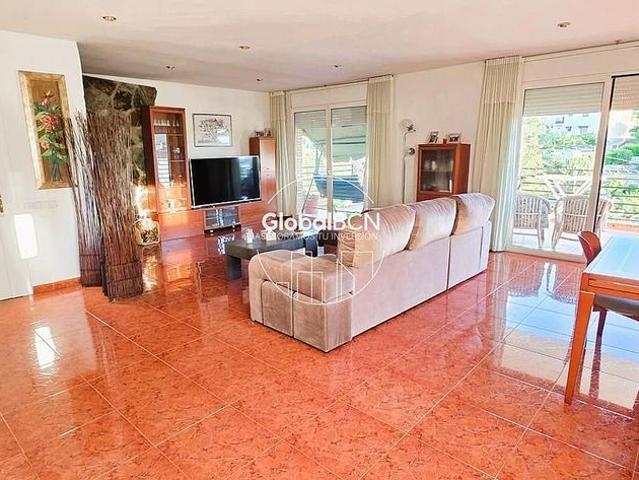 Chalet en venta en avenida Pont del Lledoner, Vallirana, de 299 m² 3 habitaciones por 470.000