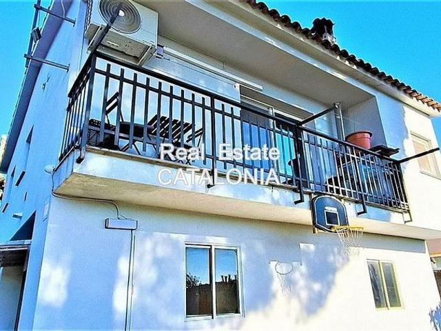 Chalet en venta en avenida Rafael Albertí, Lloret de Mar, de 140 m² 3 habitaciones por 283.000