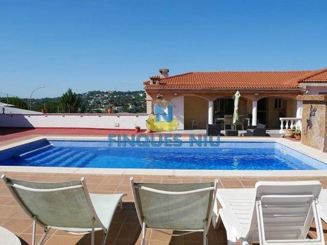 Chalet en venta en avenida Rafael Albertí, Lloret de Mar, de 251 m² 6 habitaciones por 430.000