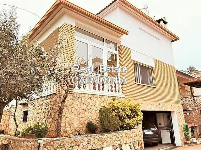 Chalet en venta en avenida Rafael Albertí, Lloret de Mar, de 265 m² 5 habitaciones por 420.000