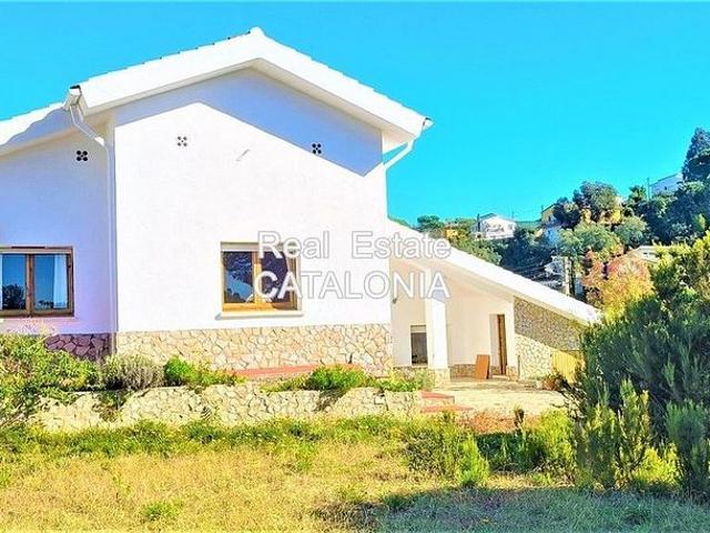 Chalet en venta en avenida Rafael Albertí, Lloret de Mar, de 222 m² 3 habitaciones por 360.000