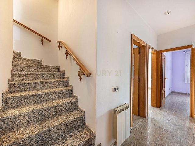 Chalet en venta en avenida Salvador Espriu, Sentmenat, de 99 m² 6 habitaciones por 420.000