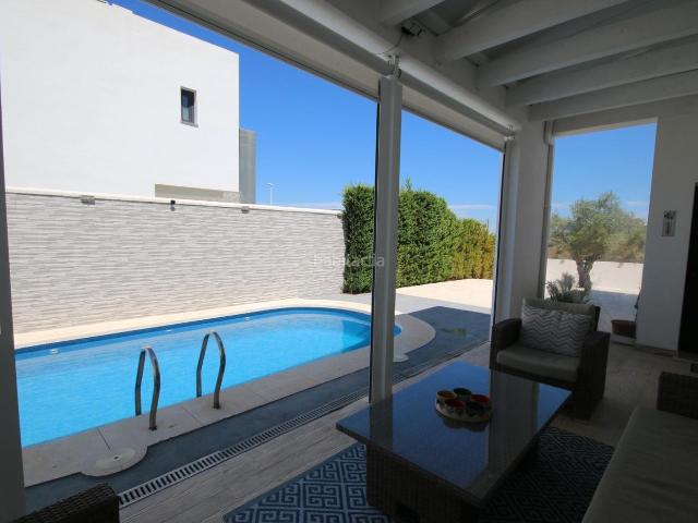 Chalet en venta en Ayamonte, Costa Esuri. Exclusiva villa independiente con piscina privada en Golf Costa Esuri. Chalets.
