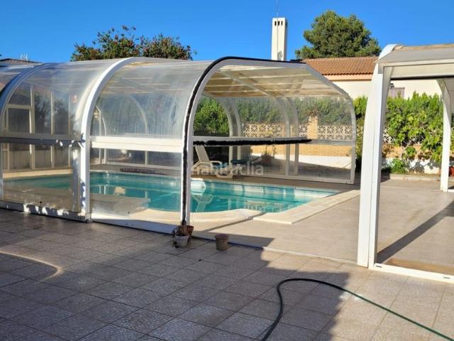 Chalet en venta en Ayamonte, Ayamonte ciudad. Espectacular Chalet de 5 Habitaciones con Piscina Cubierta en Villa Antonia Ayamonte, Huelva. Chalets.