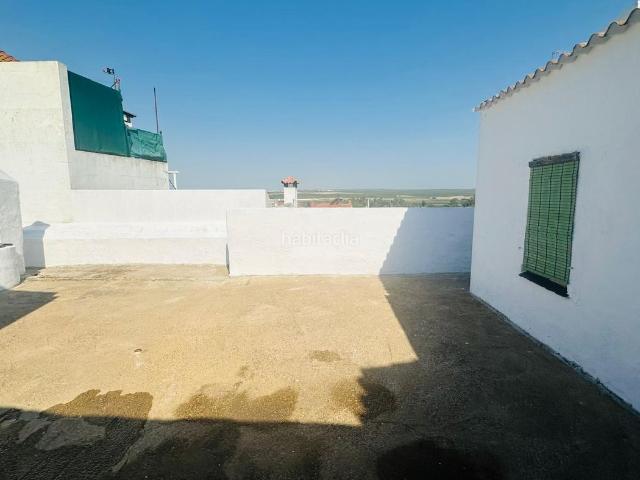 Chalet en venta en Aznalcázar. Magnífica vivienda reformada en Aznalcázar con garaje, patio y gran potencial de inversión. Chalets.