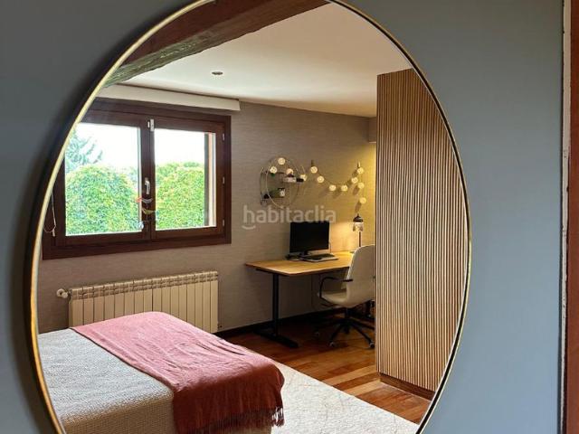 Chalet en venta en Boadilla del Monte, Bonanza. Exclusivo chalet independiente con aerotermia, piscina y apartamento de invitados en Bonanza. Chalets Boadilla del.