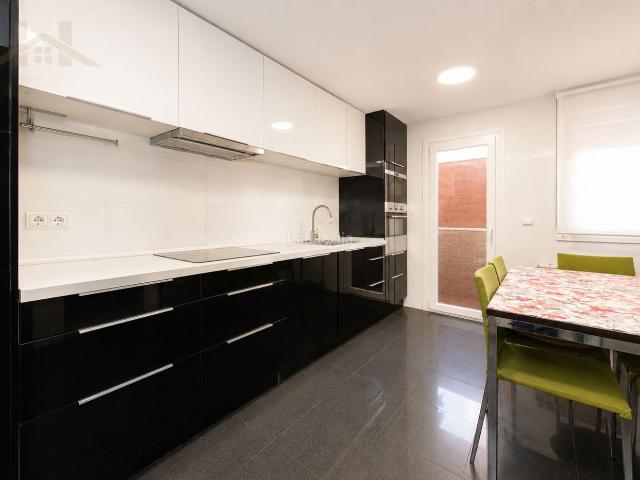Chalet en venta en Boadilla del Monte, Sector B. Chalet adosado en venta en Calle Pío Baroja. Chalets Boadilla del.