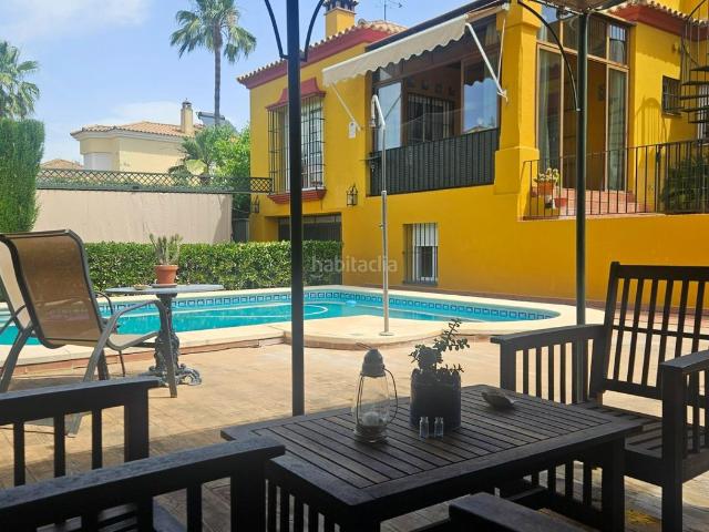 Chalet en venta en Bormujos, Zona Universitaria. Chalet independiente de una planta mas sótano. Chalets.