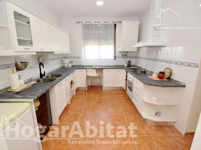 Chalet en venta en Borriol. CHALET SEMINUEVO CON TERRAZA Y GARAJE. Chalets.