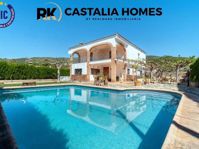 Chalet en venta en Borriol. ¡ ESPECTACULAR CASA EN LA MONTAÑA CON PISCINA !. Chalets.
