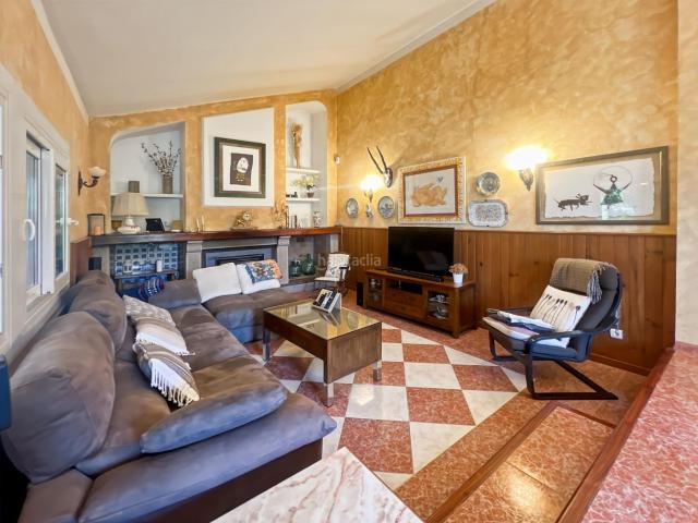 Chalet en venta en Borriol. Impresionante Villa en Borriol con Piscina y Amplios Espacios Exteriores. Chalets.