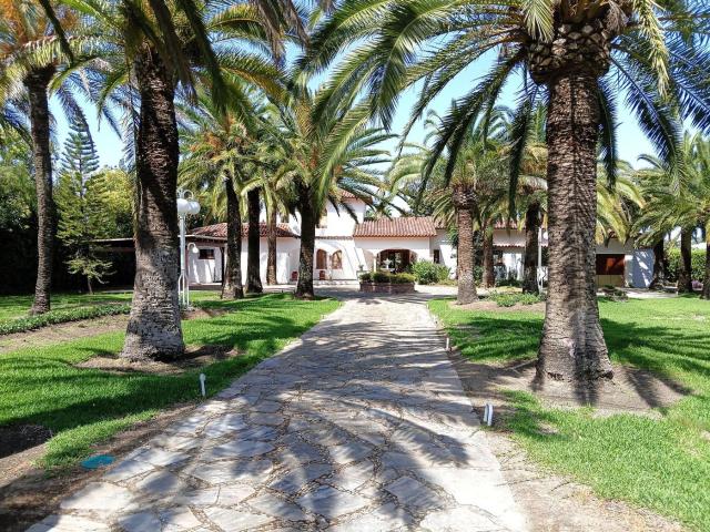 Chalet en venta en Bosque El. GRAN VILLA DE LUJO EN EL BOSQUE. Chalets Bosque.