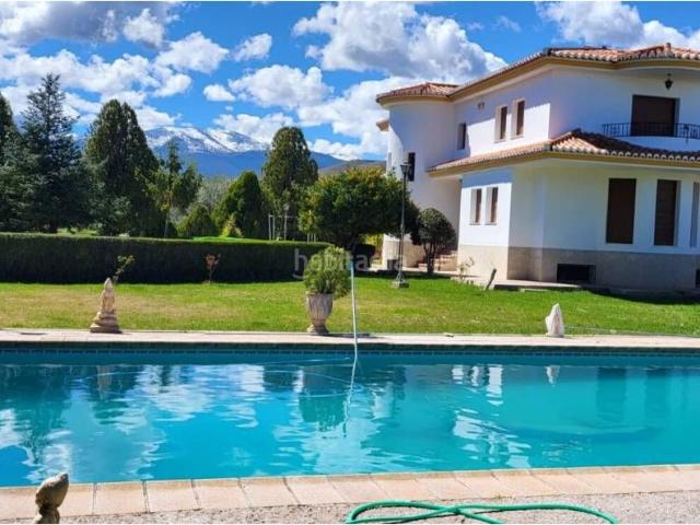 Chalet en venta en Baza. Venta de villa espaciosa en Baza. Chalets.