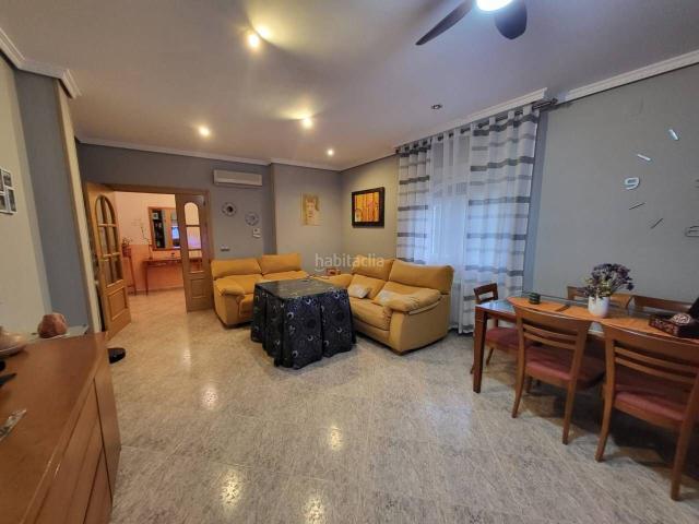 Chalet en venta en Baza. Venta de villa en Baza. Chalets.
