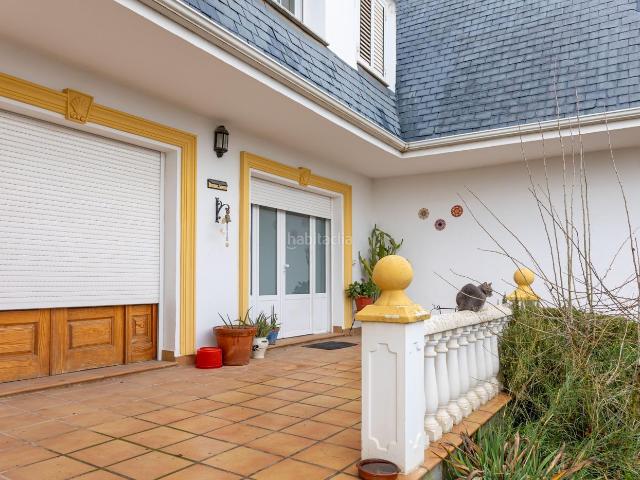 Chalet en venta en Baza. SE VENDE AMPLIO CHALET CON PISCINA PROPIA Y JARDIN Y GARAJE EN BAZA_GRANADA. Chalets.
